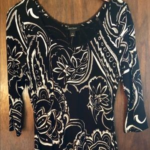 Very comfy and flattering 3/4 inch sleeve dress